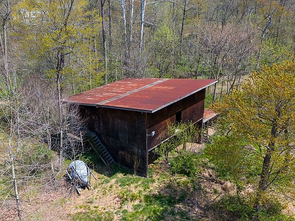 5th image of 95 Frog Hollow Ln