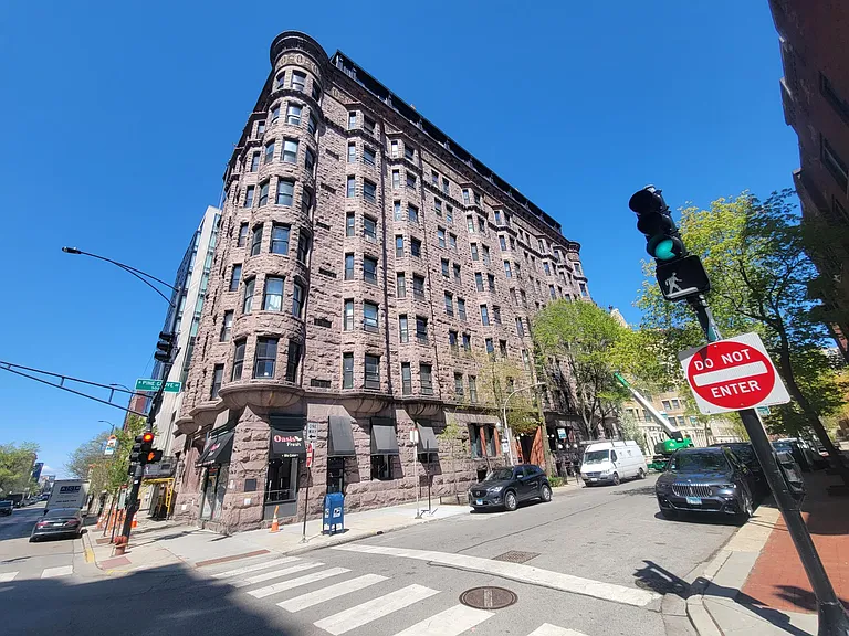 2800 N Pine Grove Ave #6L — Photo 30