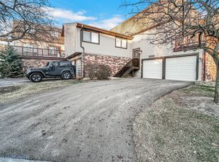 3S412 Twin Pines Dr, Warrenville, IL
