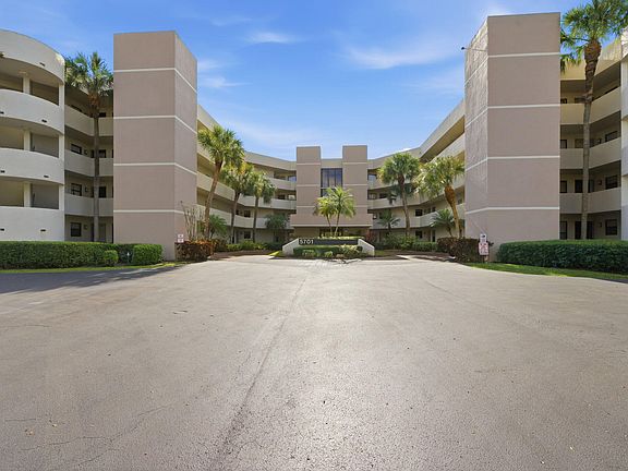 3rd image of 5701 Camino Del Sol #106