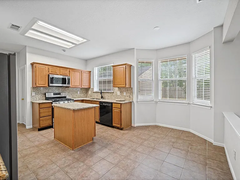 7 Grey Birch Pl — Photo 12