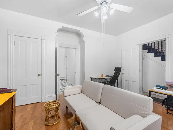 41 Garrison Avenue image 9 of 39