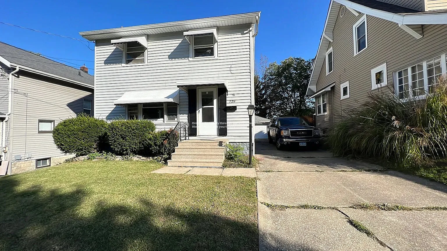 3 bed, 1.0 bath, 1215 sqft, $1,350 — Photo 1