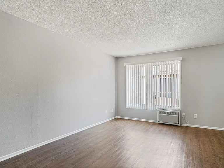 Dresser Complex — Photo 15