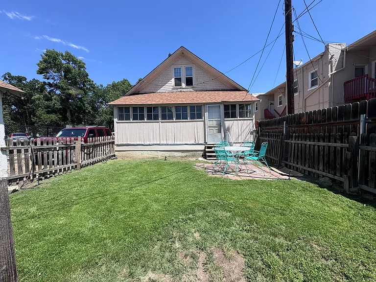 204 W 15th St — Photo 21