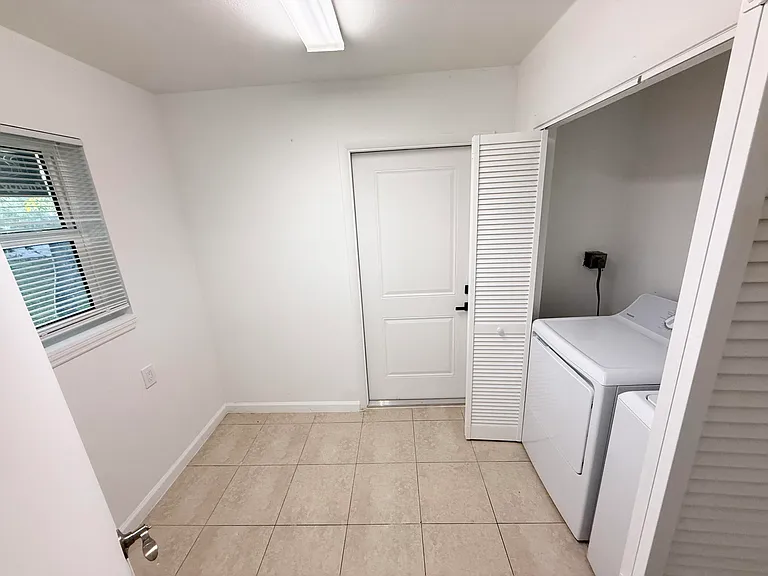 912 SE Tarpon Ave — Photo 20