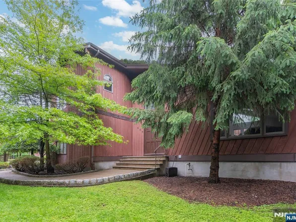 530A Hughes St, Northvale, NJ 07647