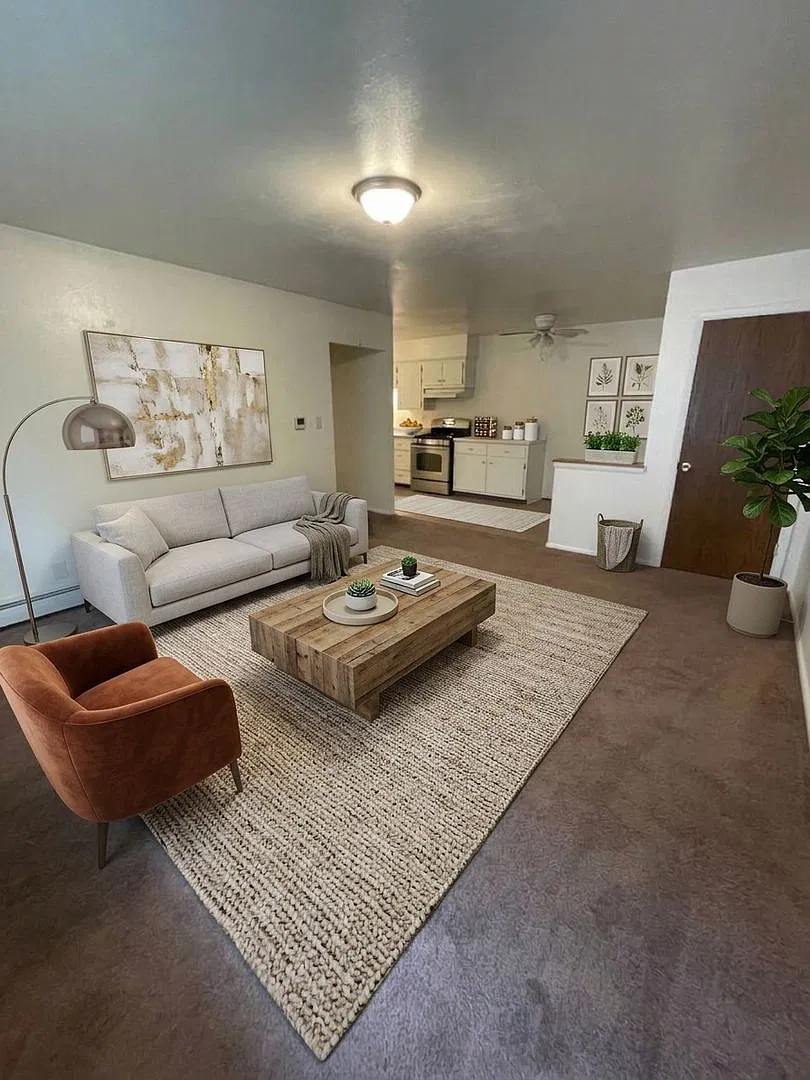 Spacious 2-Bedroom Apartment in Riverwest / Brewers Hill — Photo 1