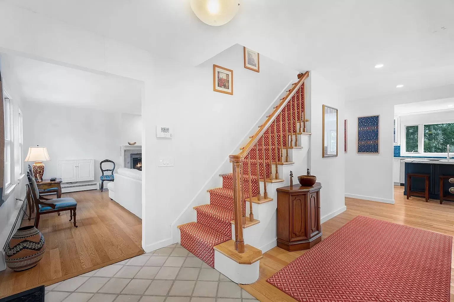 Tidy, Light and Bright 3 Bedroom Home in Roses Grove — Photo 4
