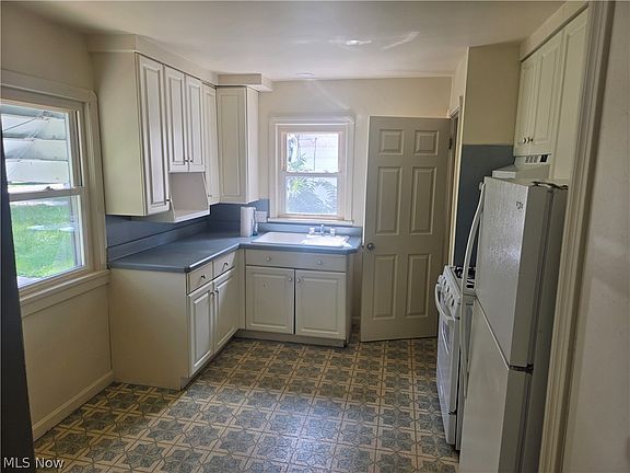 3rd image of 568 E Lucius Ave