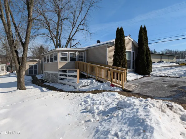 104 Woodside St, Bedford, PA 15522