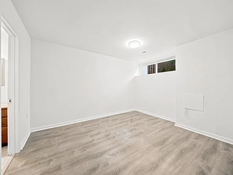 2357 Southgate Sq — Photo 15