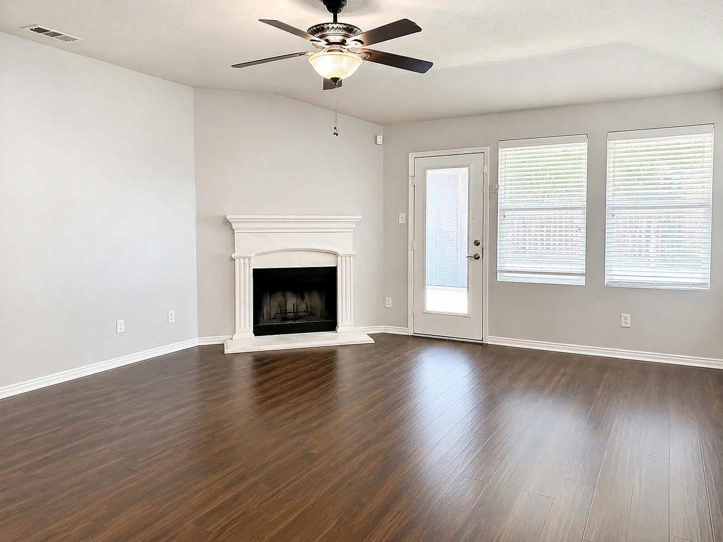 4 bed, 2177 sqft, $2,100 — Photo 3