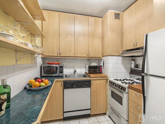 3rd image of 301 E 40th St #12G