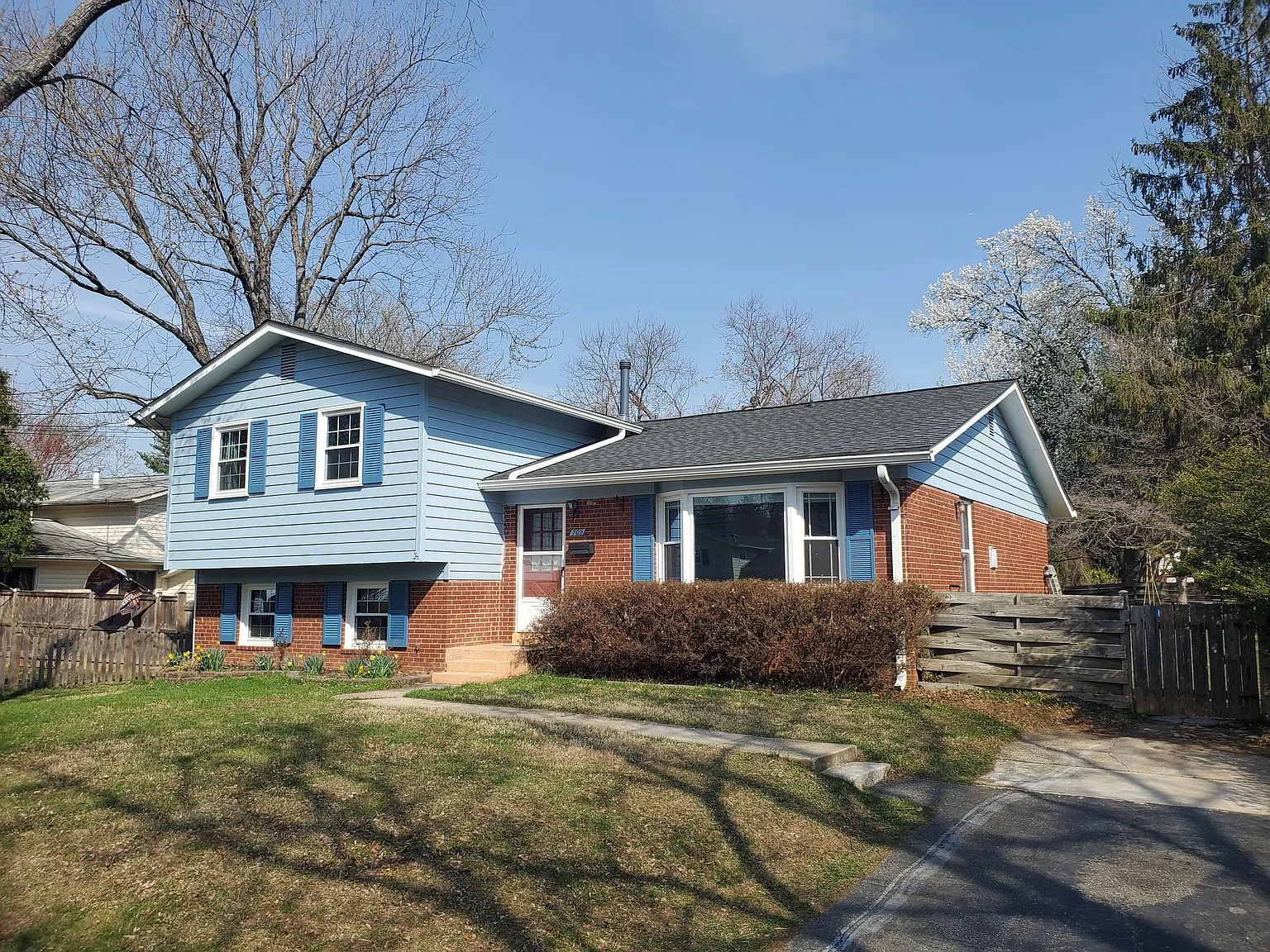 5 bed, 2250 sqft, $3,800 — Photo 3