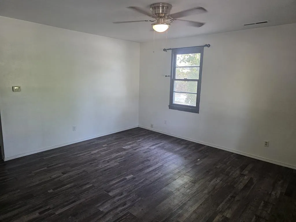 225 SE Grandview Ave — Photo 3