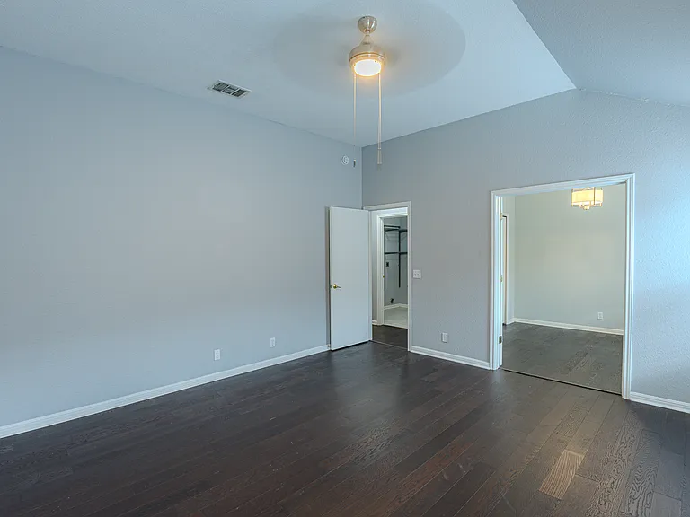 208 Discovery — Photo 28