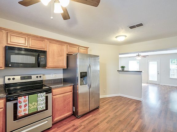 4th image of 303 Shoshone Pl