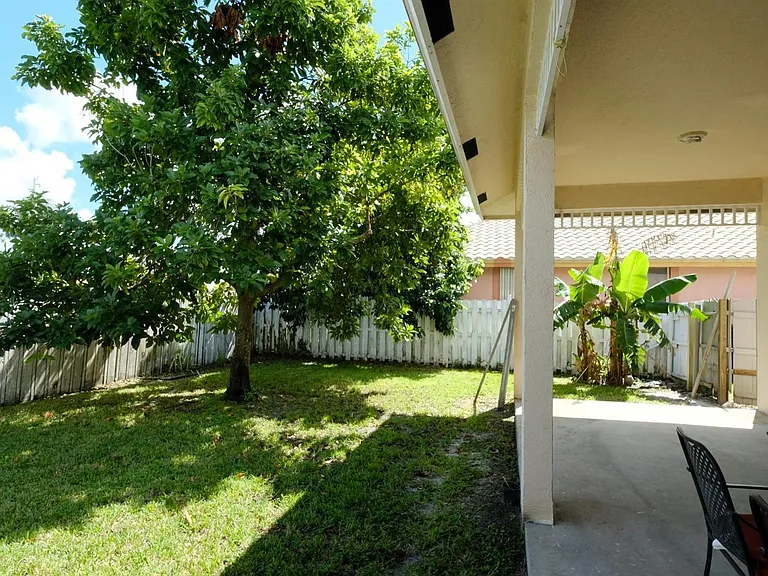 1814 Wisteria St — Photo 39