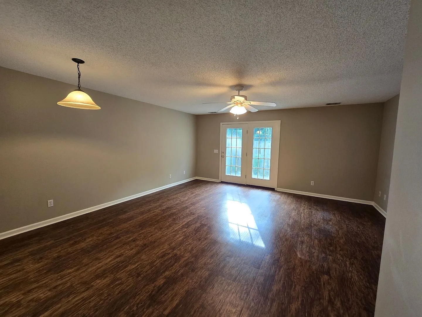 Savannah 2 Bed & 1.5 Bath Townhome for Rent — Photo 3