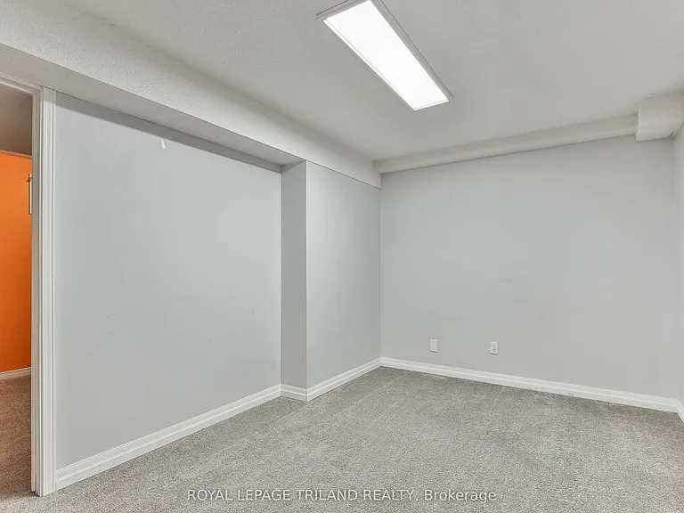 952 Thistledown Way — Photo 32