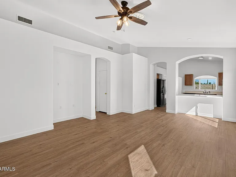 20415 N 37th Ave — Photo 3