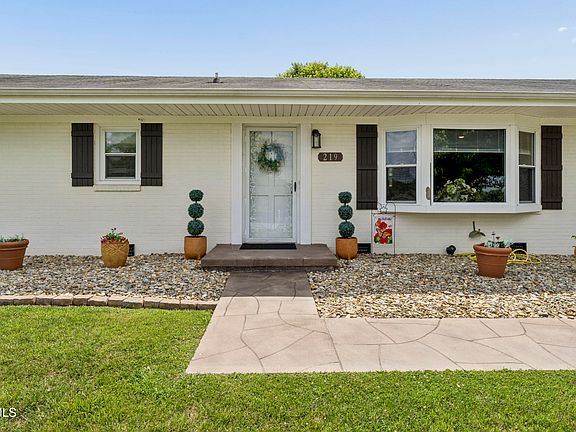 3rd image of 219 Cherry Ln