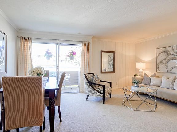 3rd image of 404 Larkspur Plaza Drive