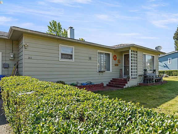 3rd image of 311 SE Grape Ave