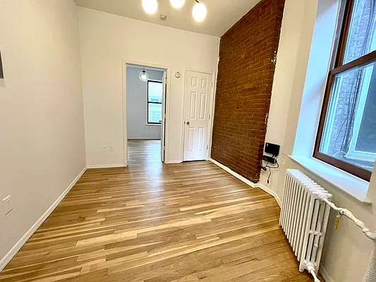 Rented by J PRESTON AND ASSOCIATES INC | media 24