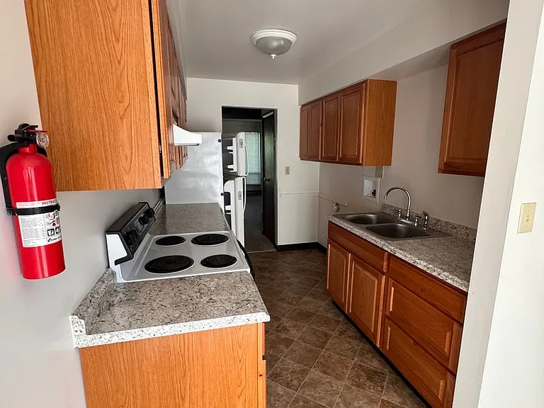 214 E Water St — Photo 6