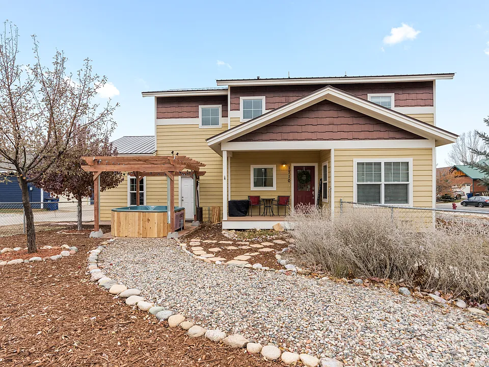 1710 N Taylor Cir