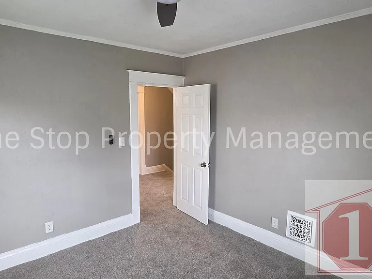2821 Wabash Ave — Photo 23