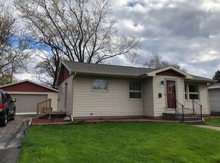 1325 Bismarck Ave, Oshkosh, WI 54902