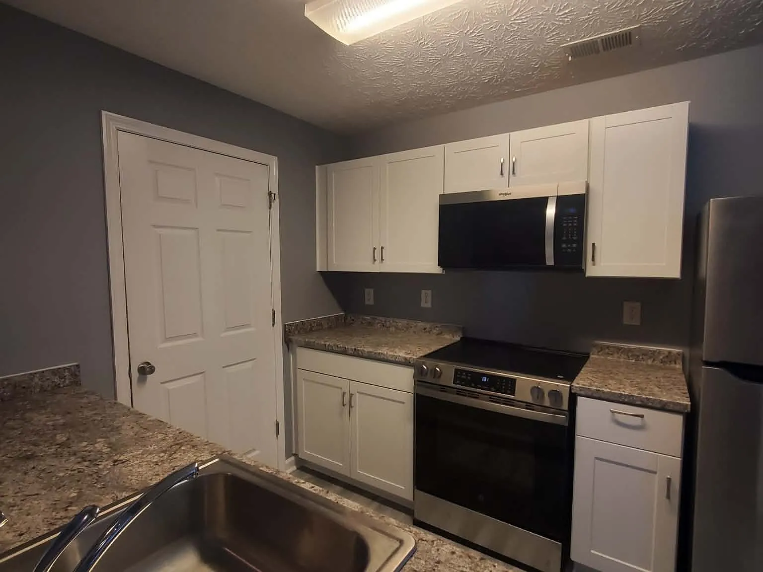 3 bed, 2.0 bath, 1292 sqft, $1,550 — Photo 3