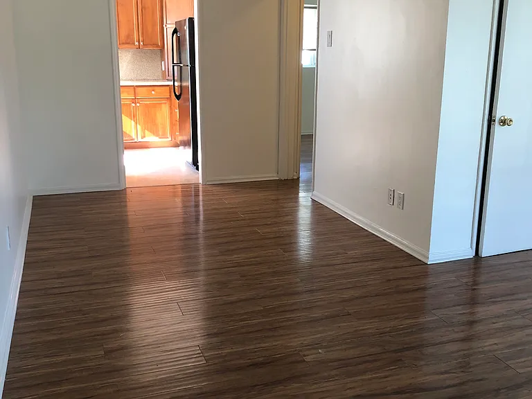 Dining area to kitchen view