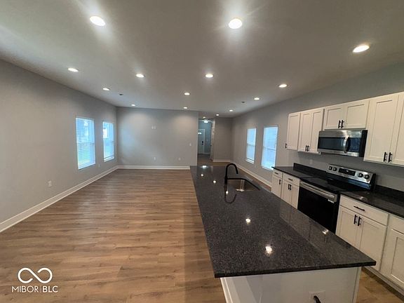 4th image of 216 Trowbridge St