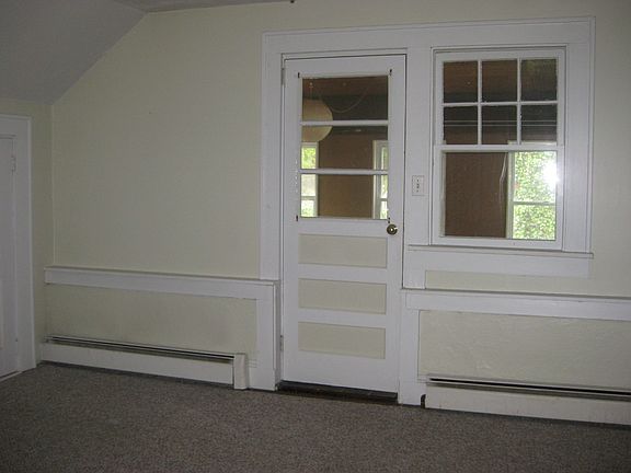 Bedroom w/3 season porch