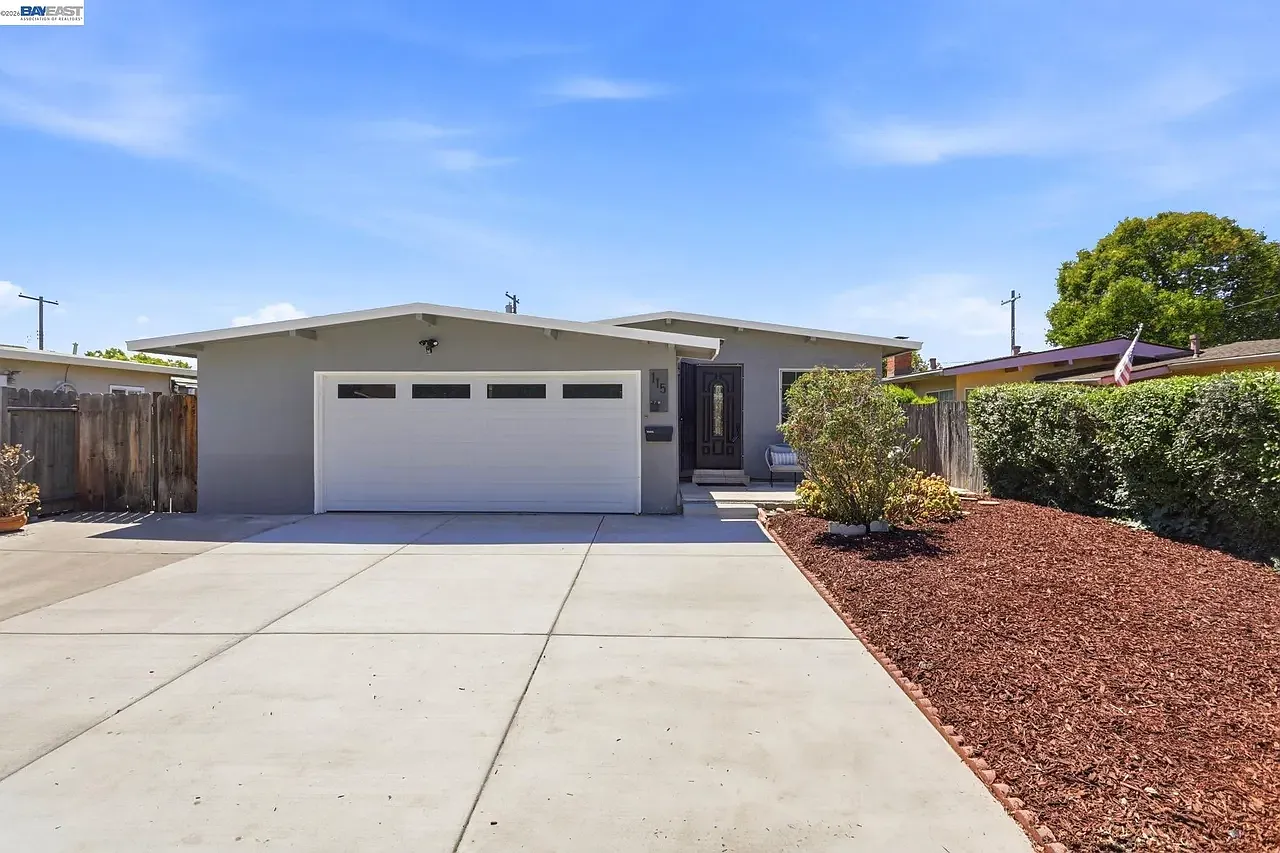 3 bed, 1400 sqft, $4,400 — Photo 1