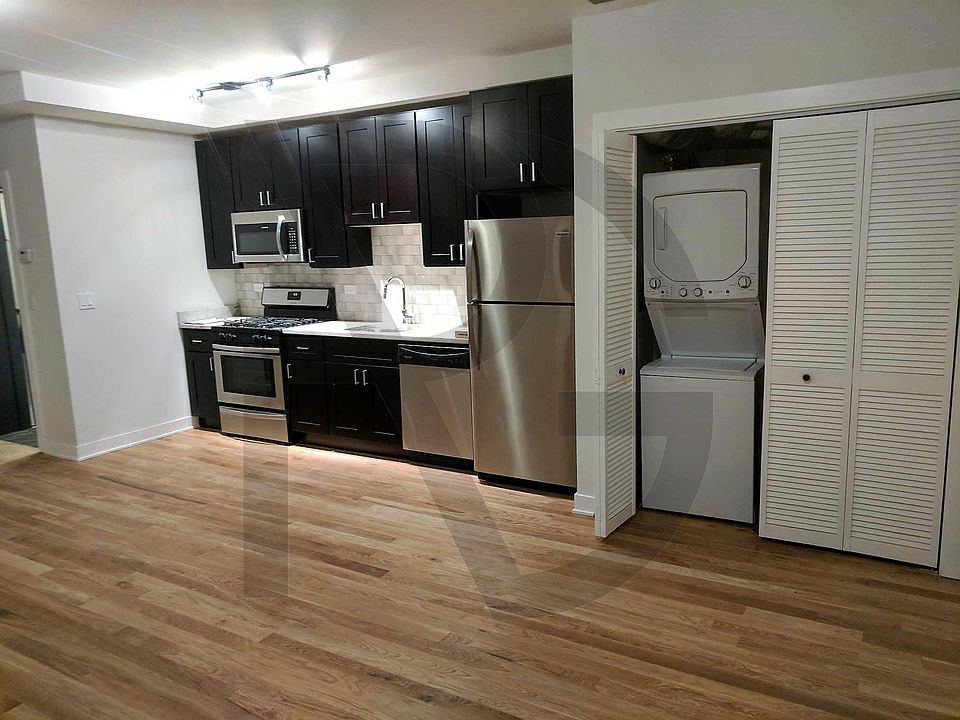 1st image of 2203 W Eastwood Ave #U2nw