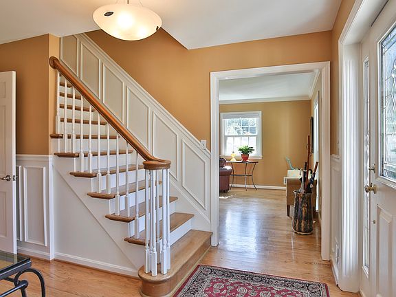 3rd image of 2841 Tremont Dr