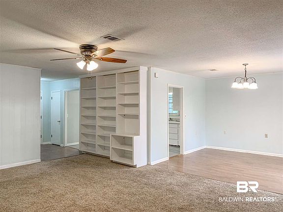 4th image of 408 W Berry Ave