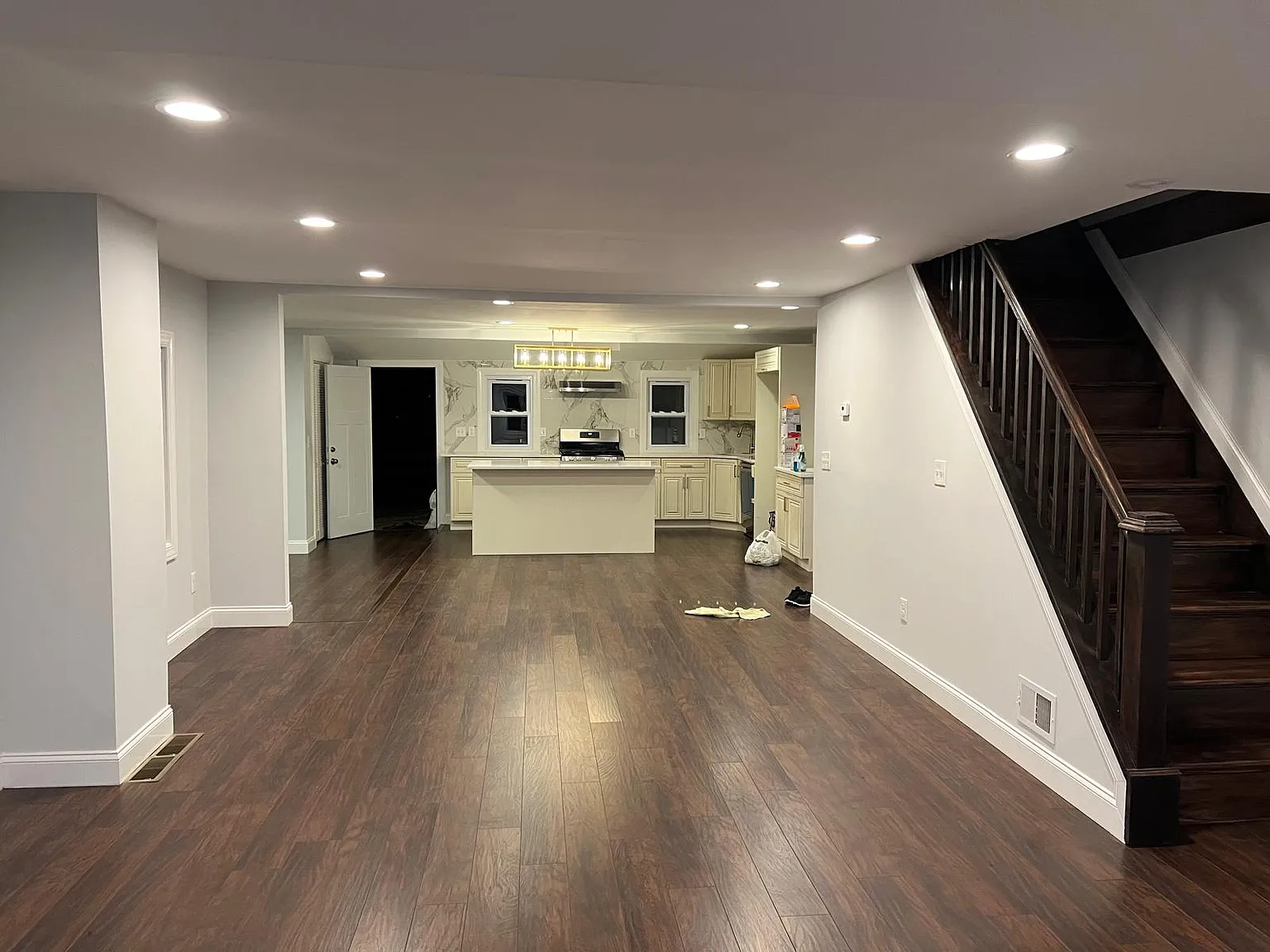 4 bed, 2500 sqft, $4,950 — Photo 2