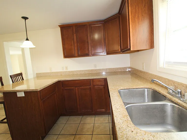 272 W Bruce St — Photo 16