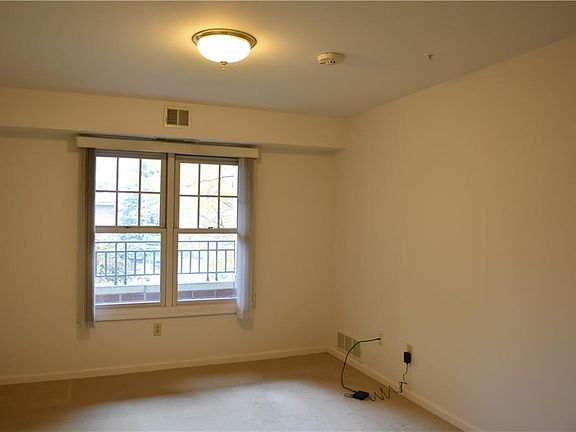 4th image of 100 Asbury Ln APT 1211