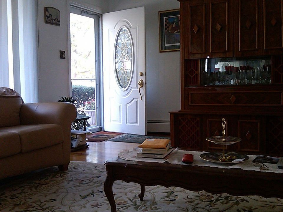 2nd image of 32 Lockwood Ave