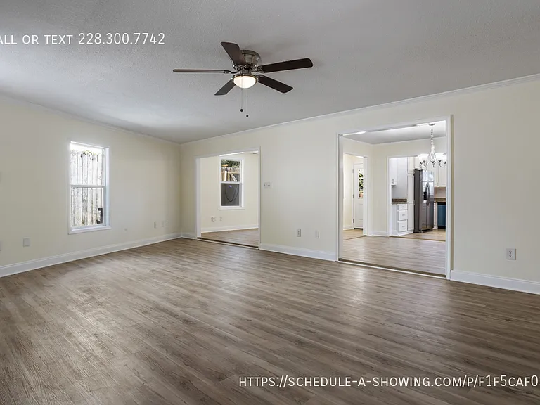 122 Carroll Ave — Photo 9