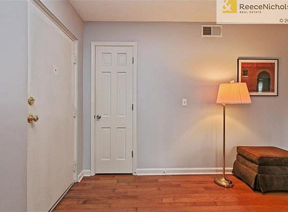 4th image of 209 E 36th St APT 2