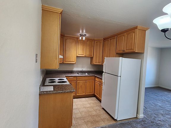 3rd image of 620 Serramonte Blvd APT 9
