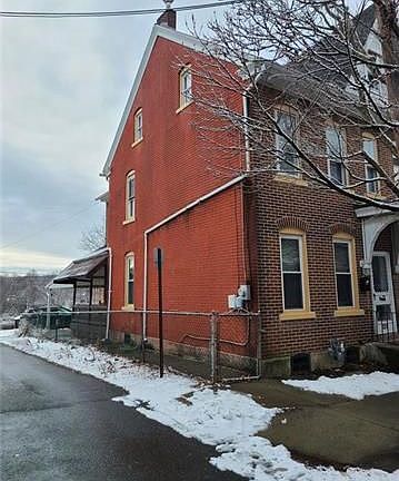 2nd image of 221 W Fairview St